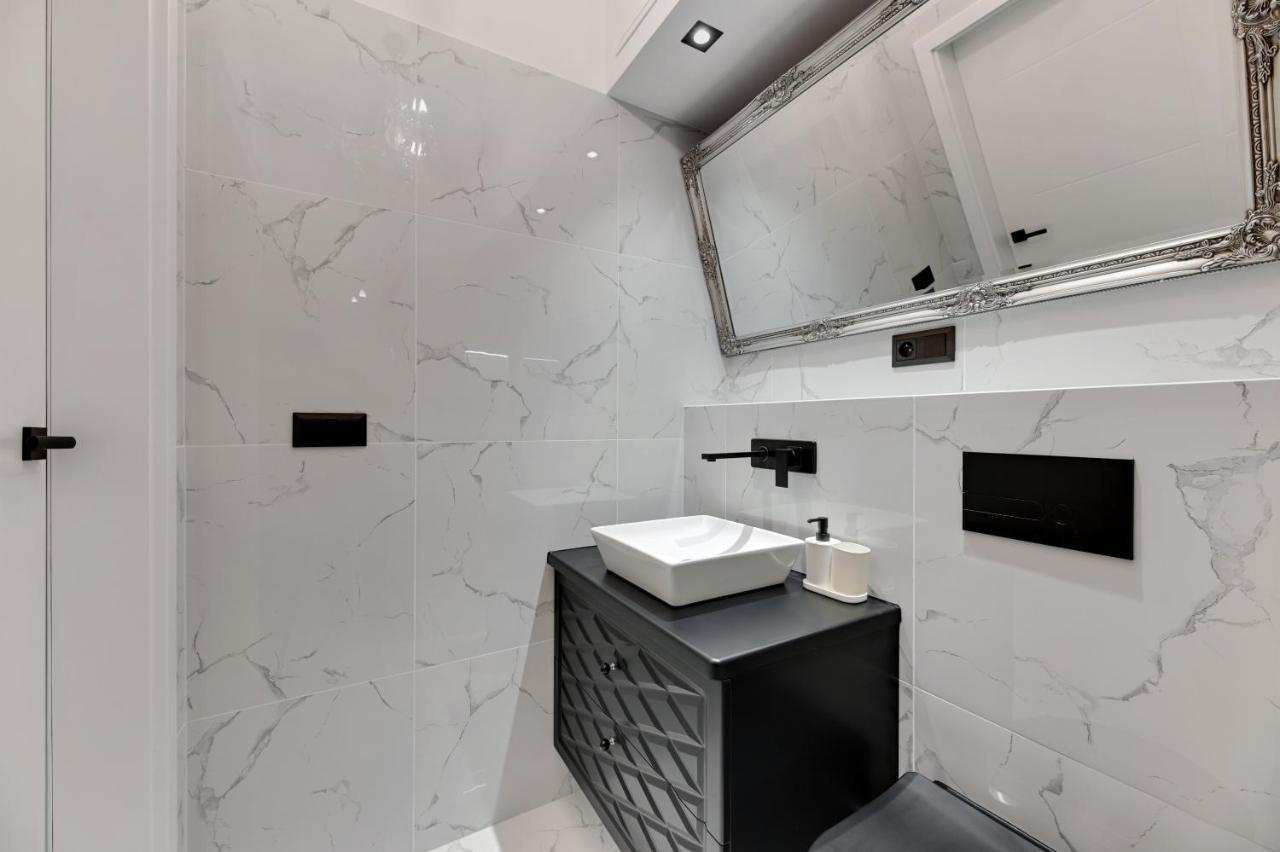 Dluga Boutique Apartment By Downtown Apartments กดัญสก์ ภายนอก รูปภาพ